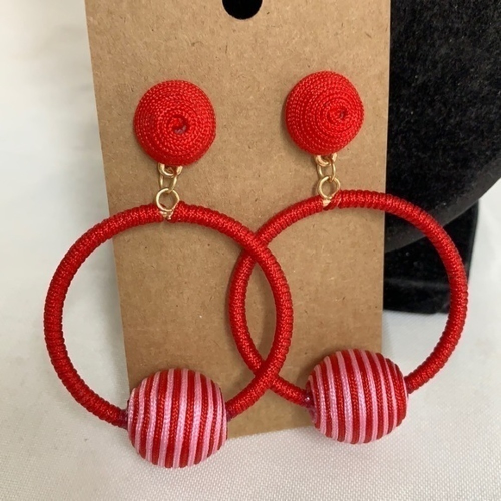 💐5/25 red white thread wrapped hoop statement